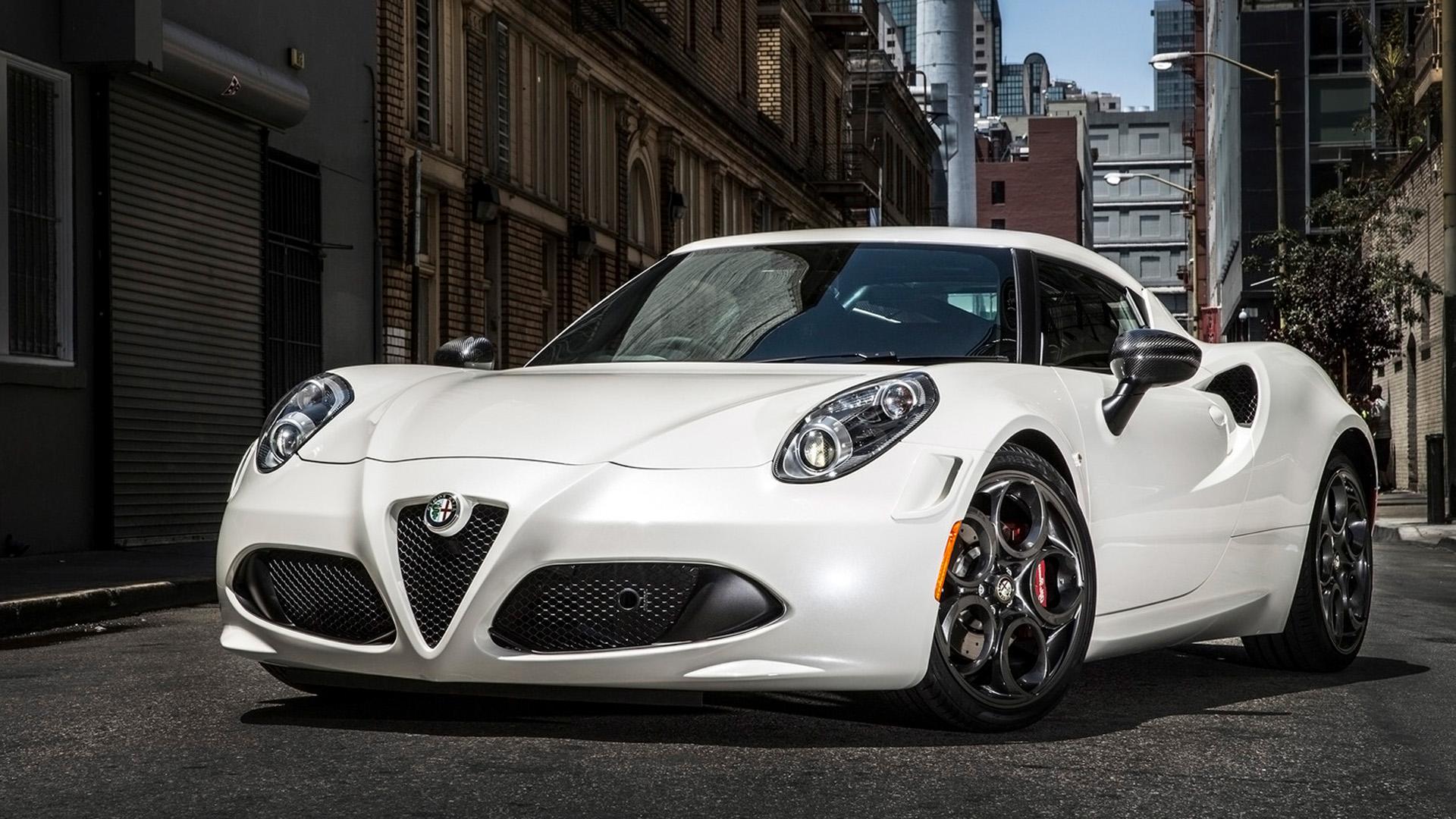 Alfa Romeo 4C V25 Mousepad