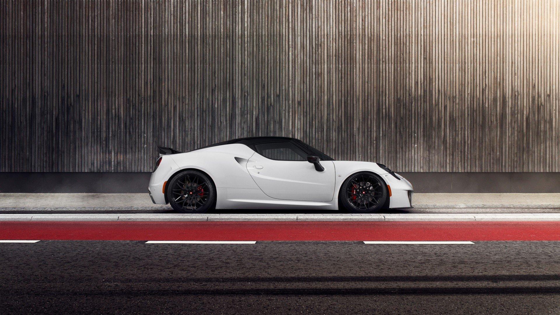 Alfa Romeo 4C V32 Mousepad