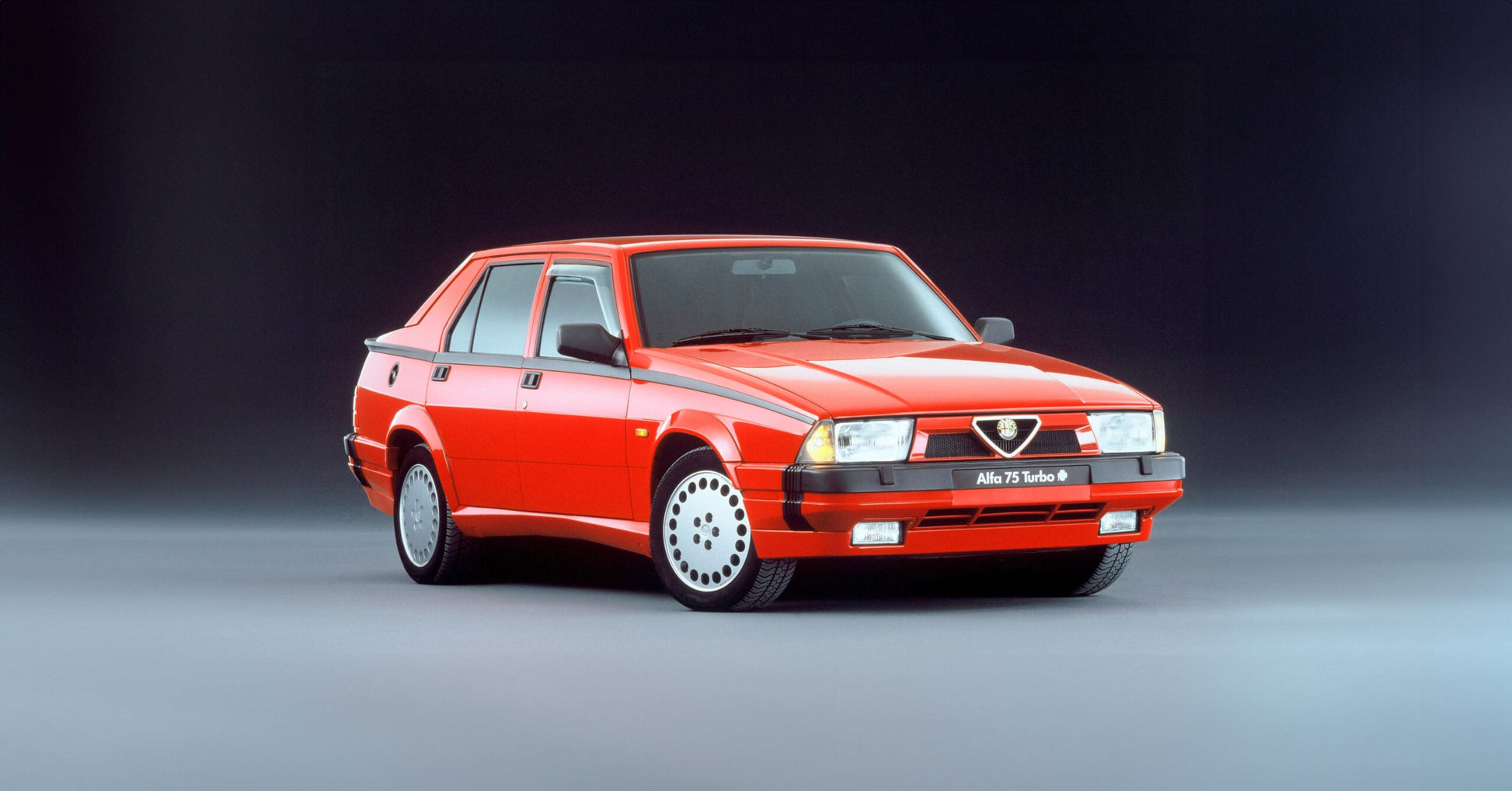 Alfa Romeo 75 Turbo V10 Mousepad
