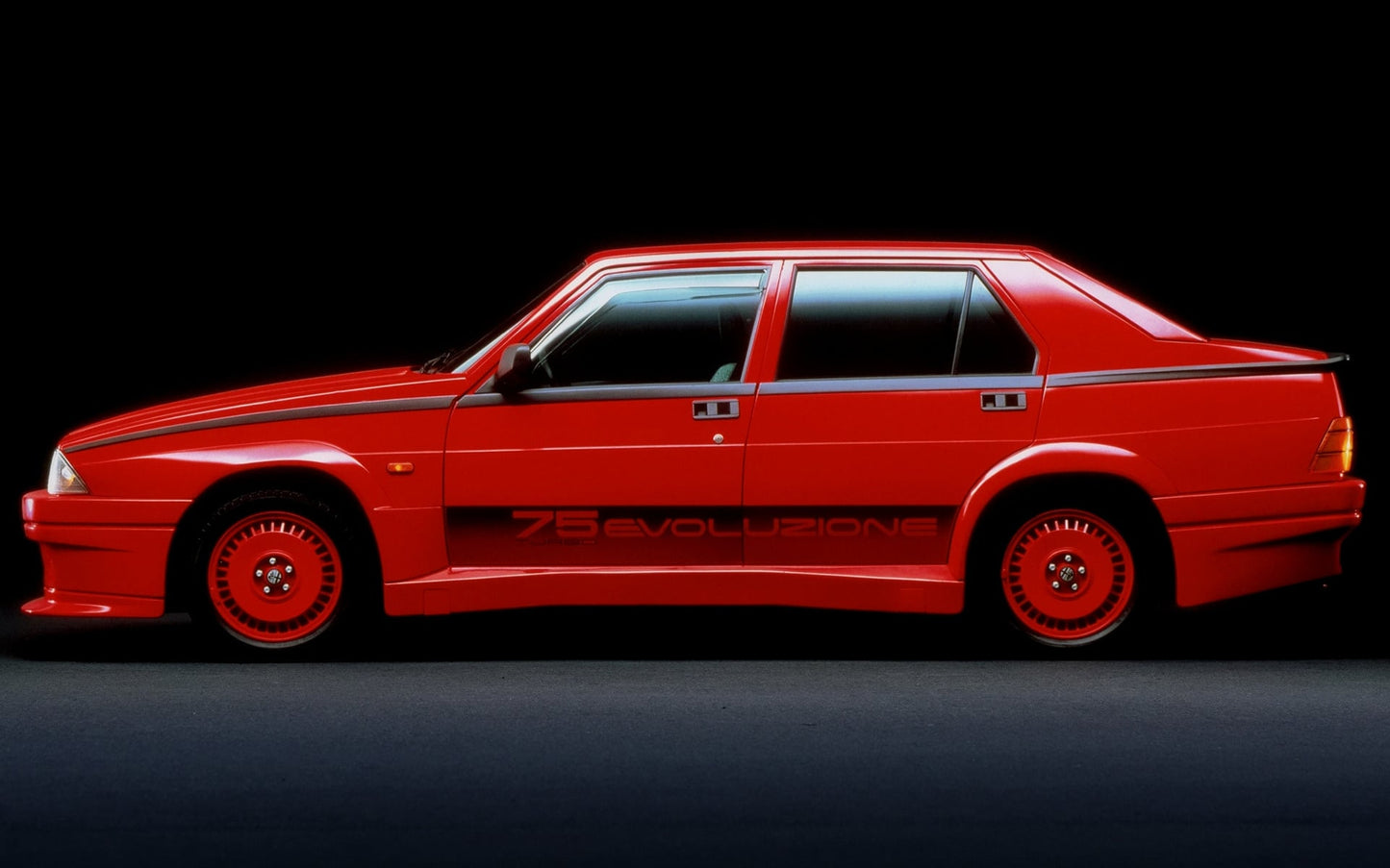 Alfa Romeo 75 Turbo V12 Mousepad