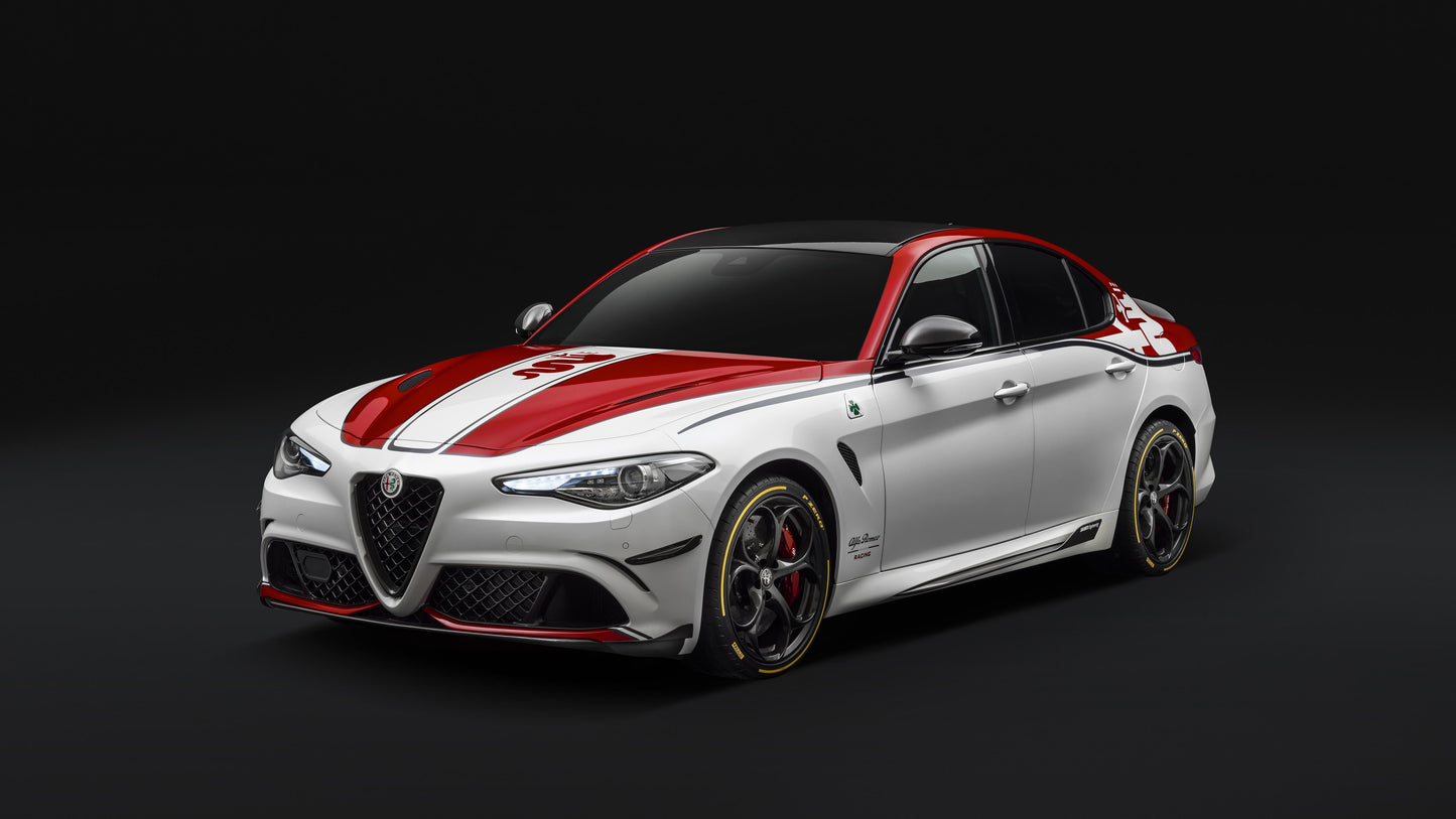 Alfa Romeo Giulia Quadrifoglio V11 Mousepad