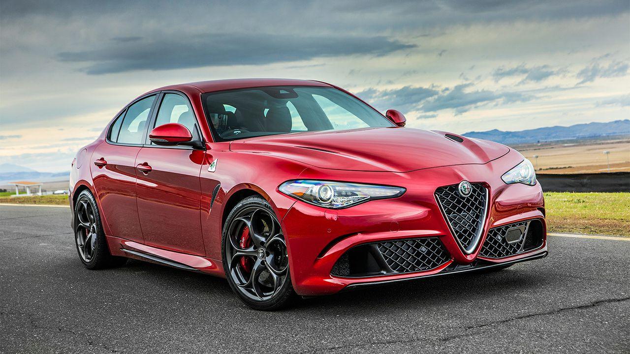 Alfa Romeo Giulia Quadrifoglio V14 Mousepad