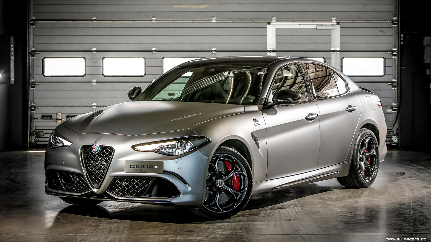 Alfa Romeo Giulia Quadrifoglio V18 Mousepad