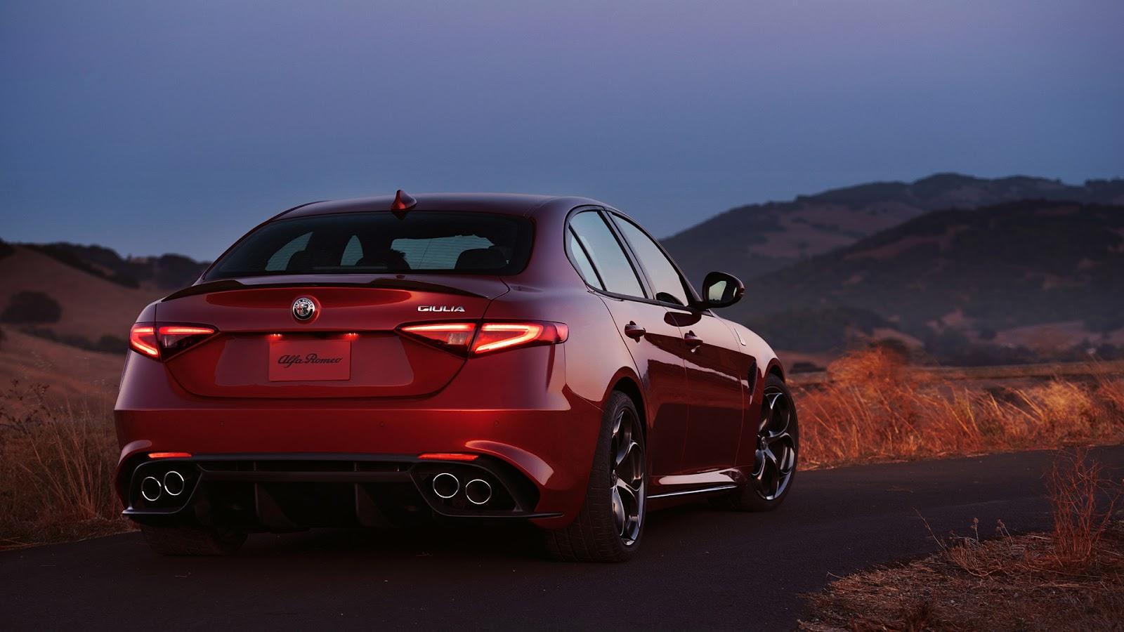 Alfa Romeo Giulia Quadrifoglio V21 Mousepad