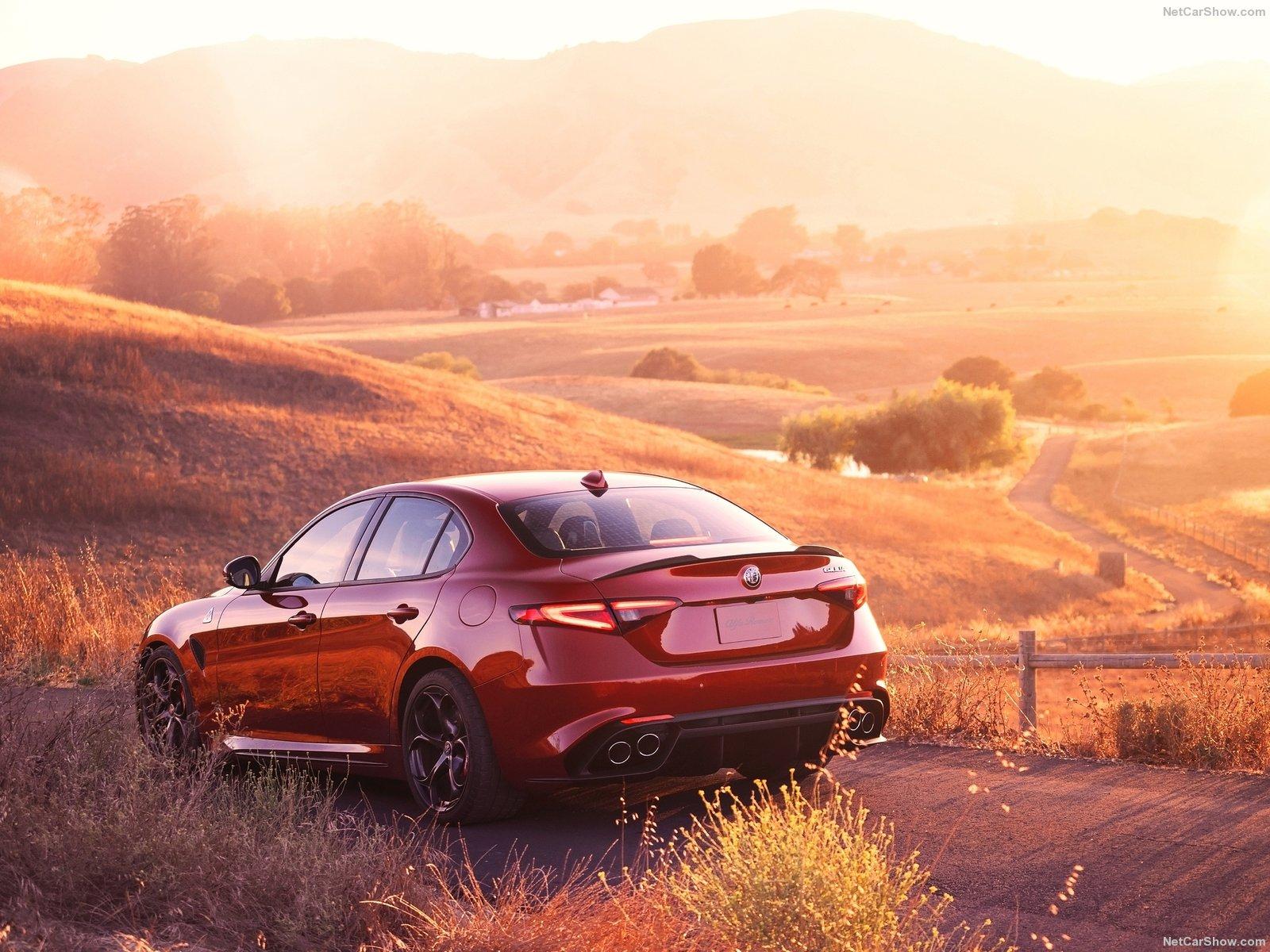 Alfa Romeo Giulia Quadrifoglio V28 Mousepad