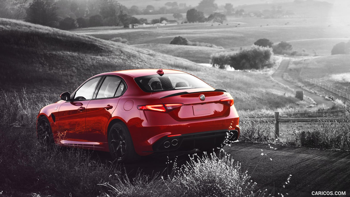 Alfa Romeo Giulia Quadrifoglio V29 Mousepad