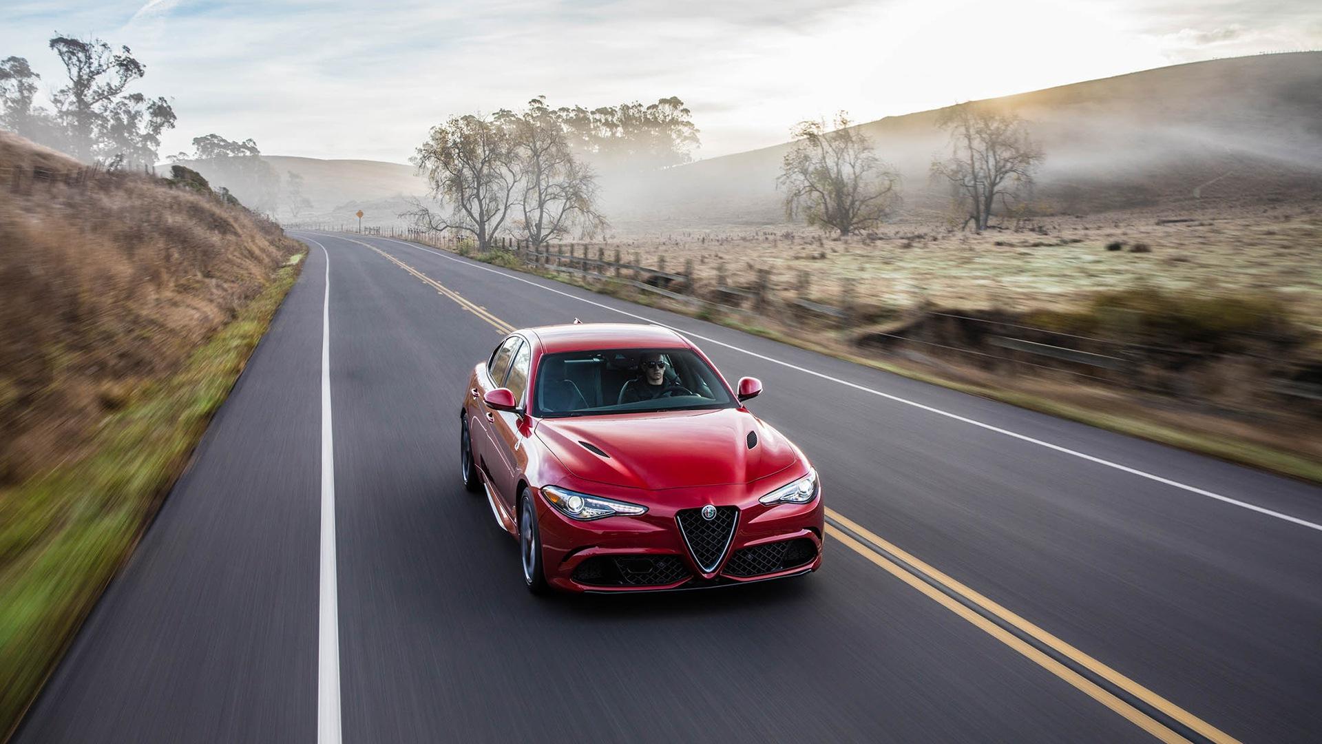Alfa Romeo Giulia Quadrifoglio V9 Mousepad