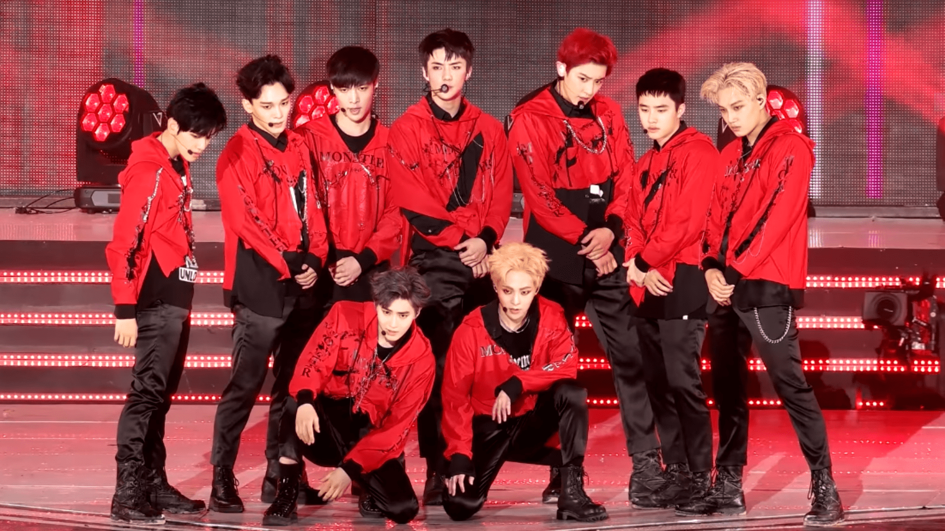 EXO V8 Mousepad