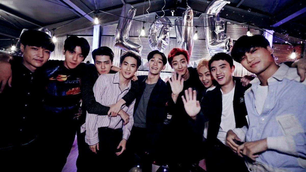 EXO V9 Mousepad