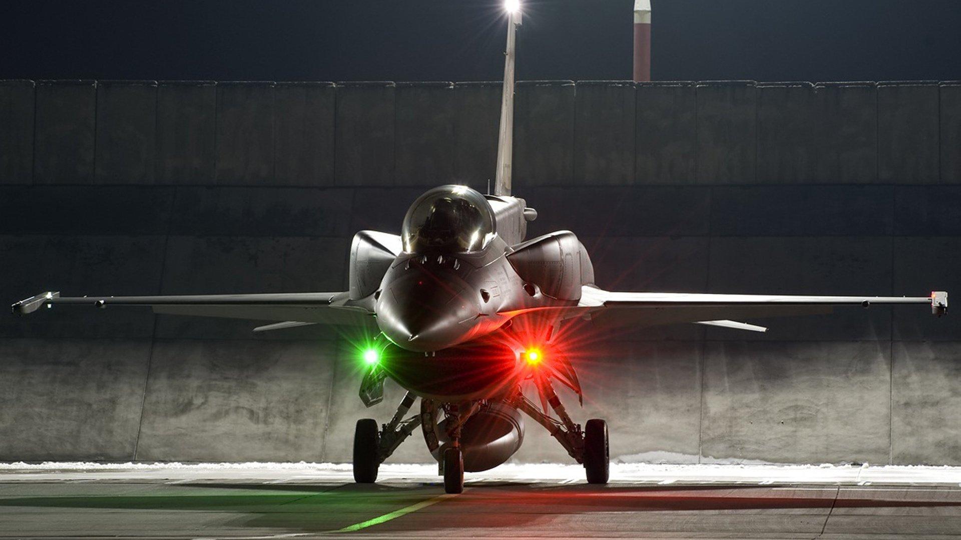 F-16 Fighting Falcon V18 Mousepad Deskmat