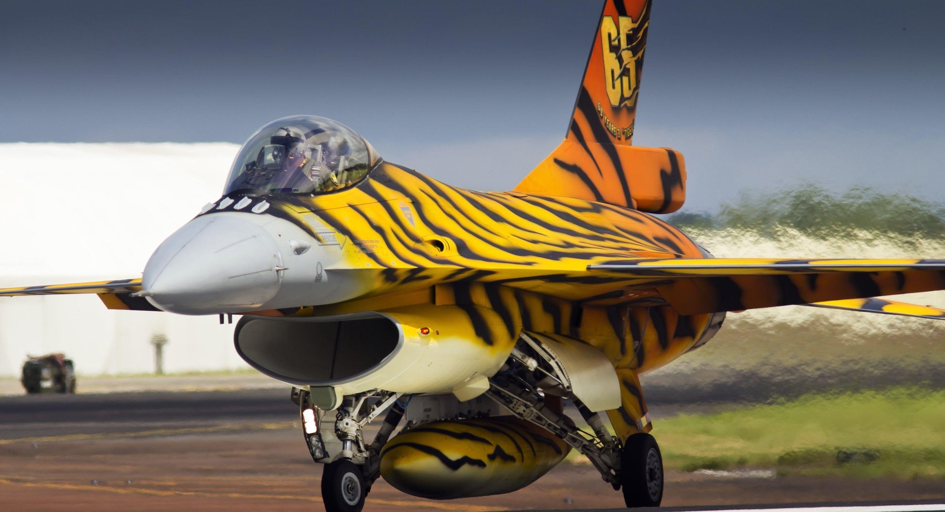 F-16 Fighting Falcon V24 Mousepad Deskmat