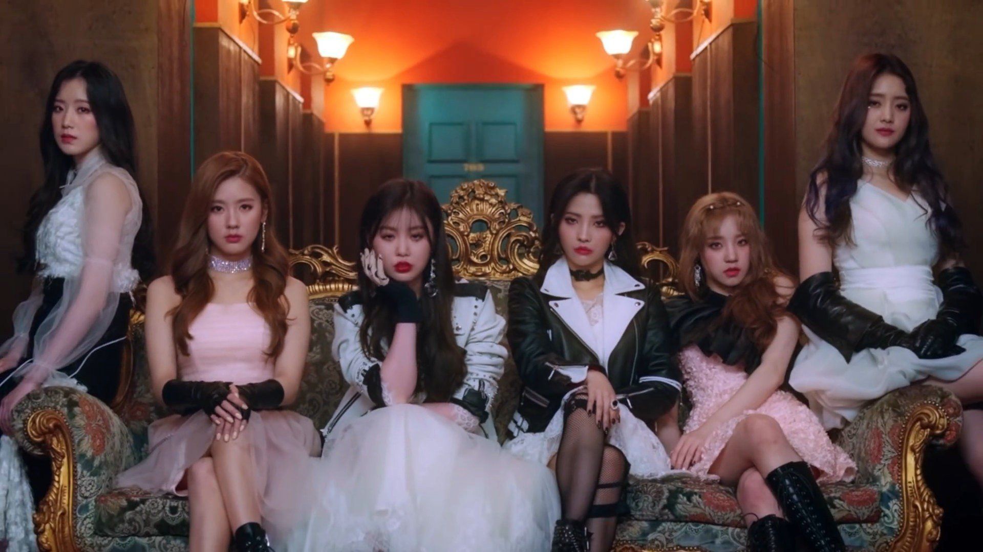 G I-DLE V12 Mousepad