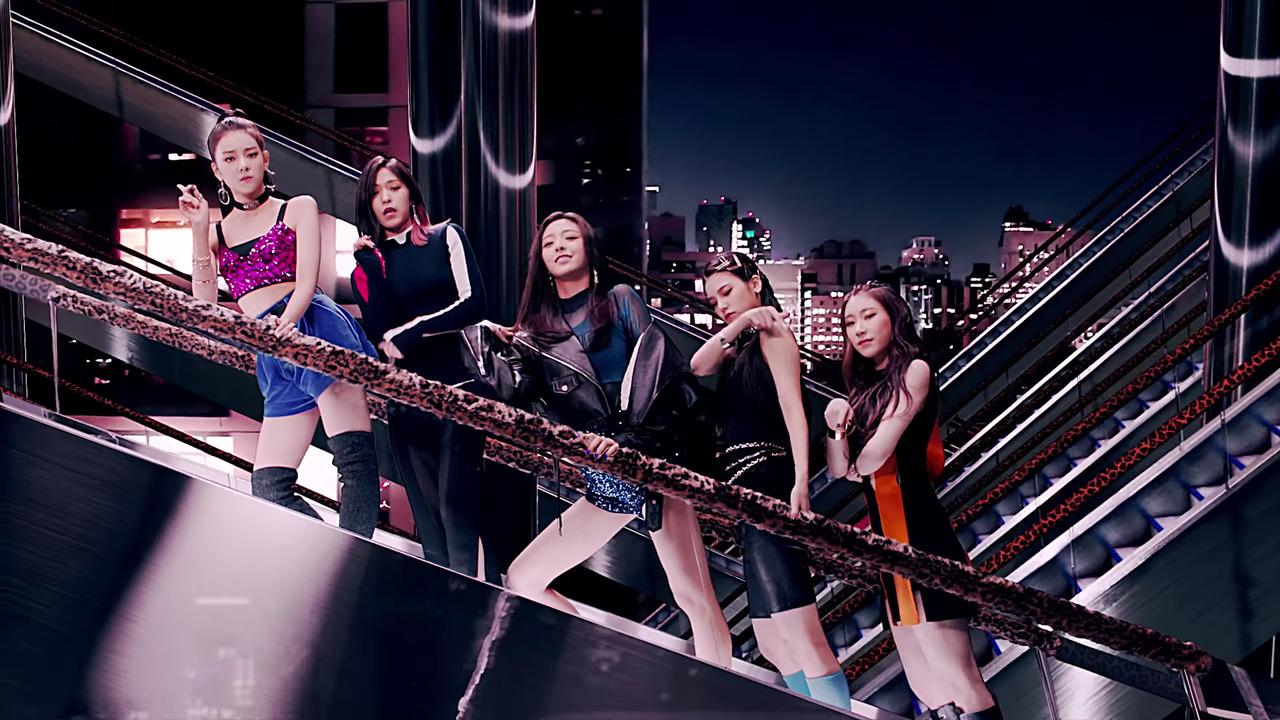 ITZY V9 Mousepad