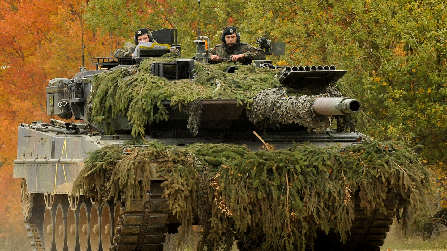 Leopard 2 Tank V24 Mousepad Deskmat