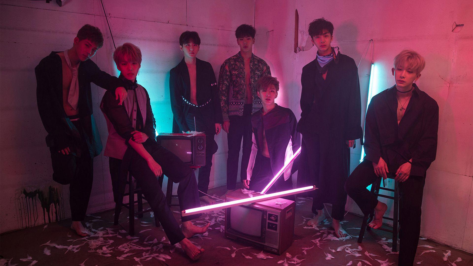 MONSTA X V16 Mousepad