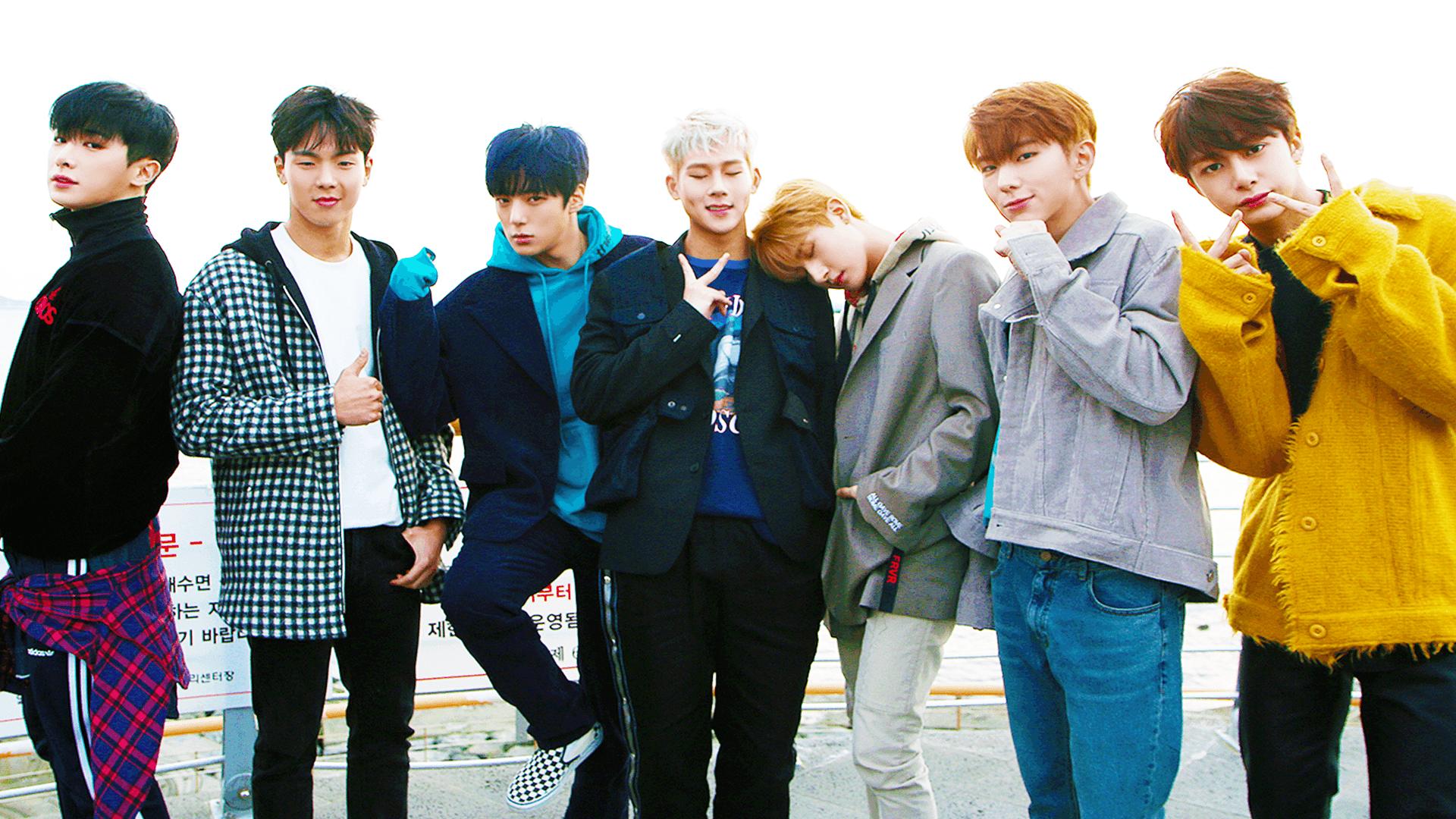 MONSTA X V31 Mousepad