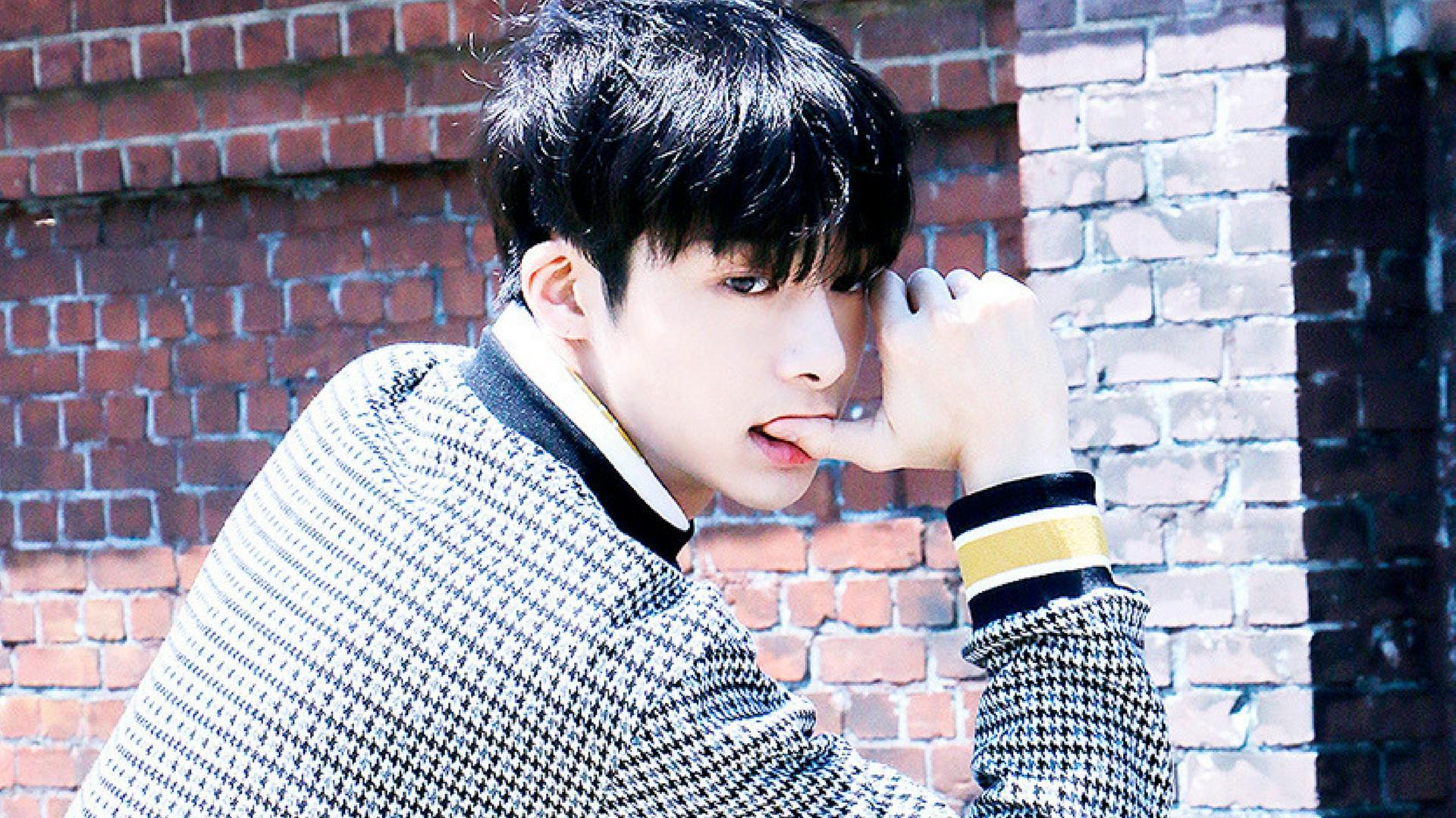 MONSTA X V37 Mousepad
