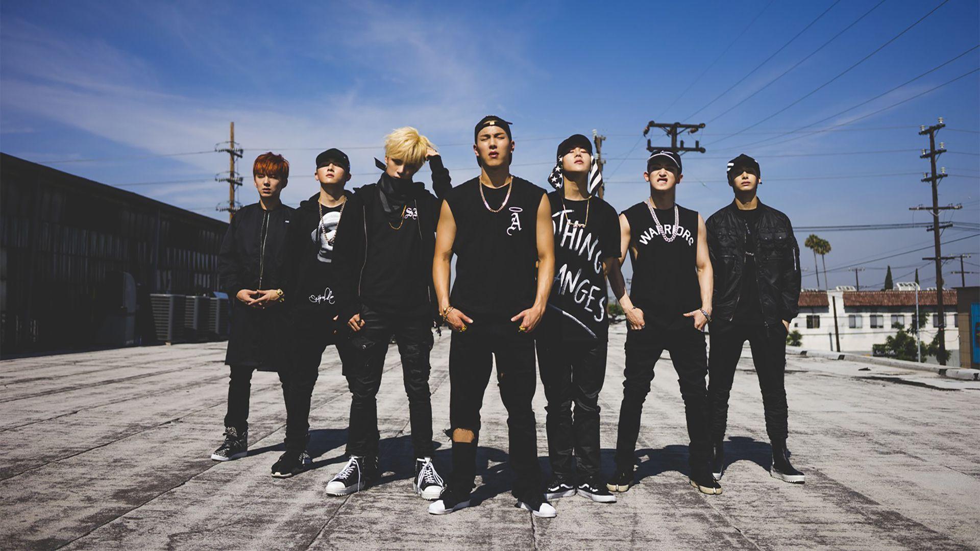 MONSTA X V44 Mousepad