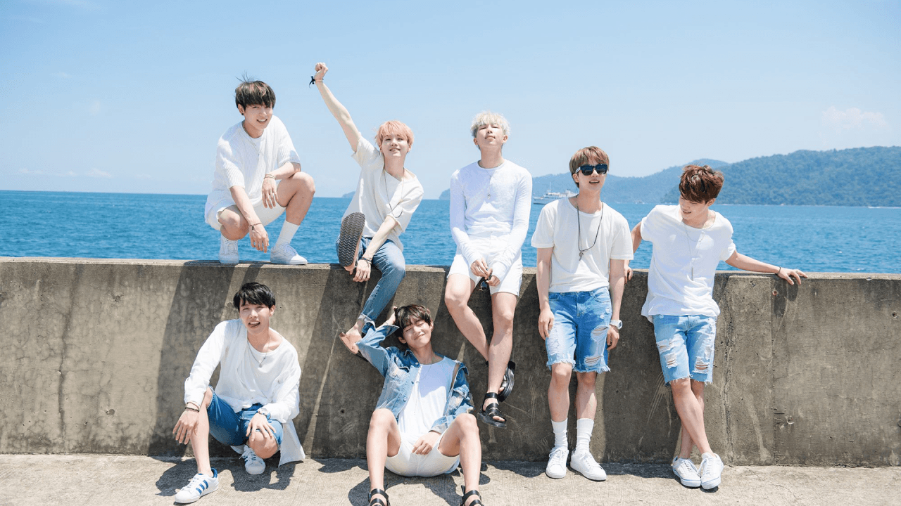 MONSTA X V9 Mousepad
